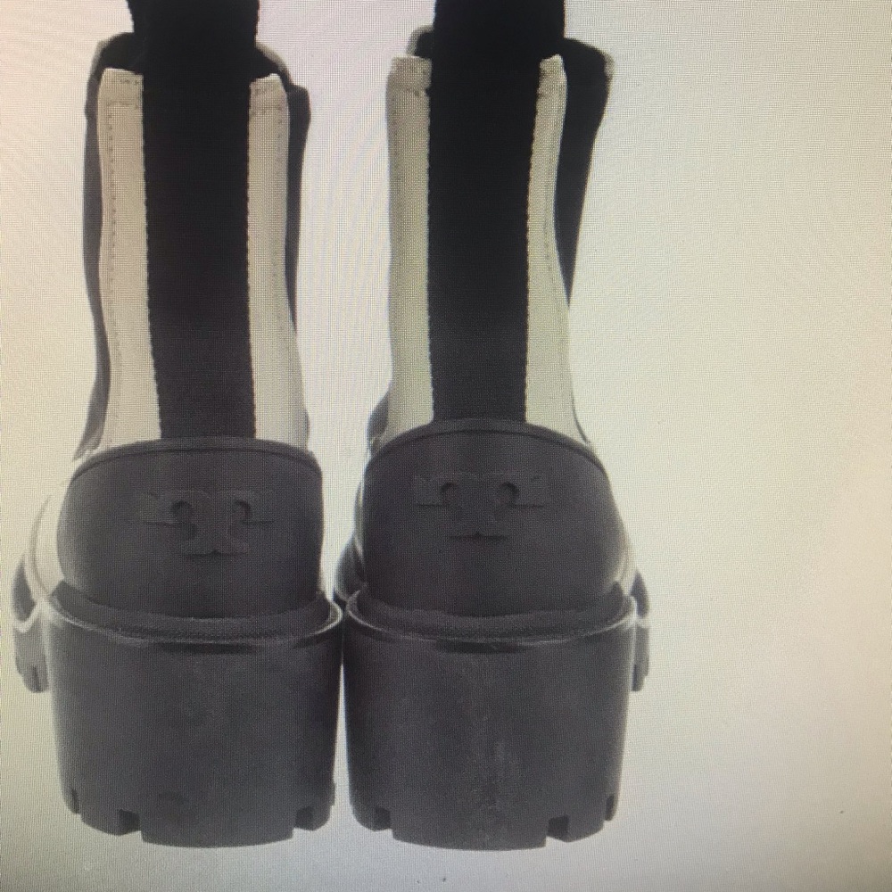 Tory Burch leather Chelsea boots in excellent condition size 7.5
